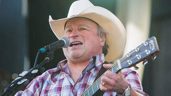 Country singer Mark Chesnutt has 'new heart' after undergoing emergency surgery, cancelling upcoming shows