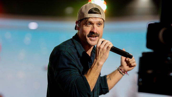 Walker Hayes fears AI could 'outwrite me any day'