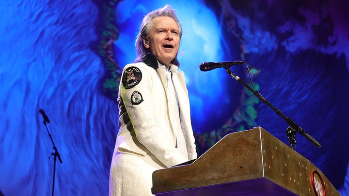 Styx singer recalls ‘dark’ encounter with fan who was being taken to prison
