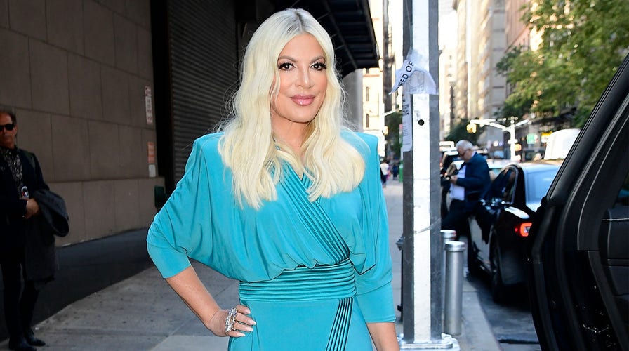 Tori Spelling walks the red carpet at the 2024 iHeartRadio Music Awards
