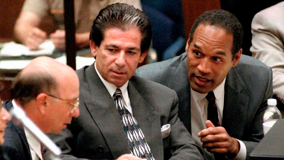 Robert Kardashian and OJ Simpson at murder trial for Nicole Brown Simpson