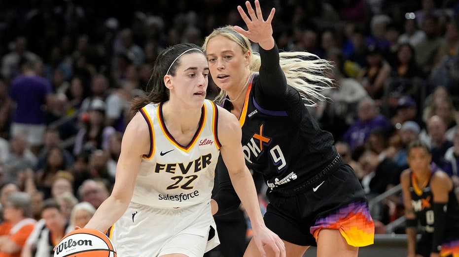 Caitlin Clark's long 3-pointer, nifty assist spark Fever's comeback victory over Mercury thumbnail