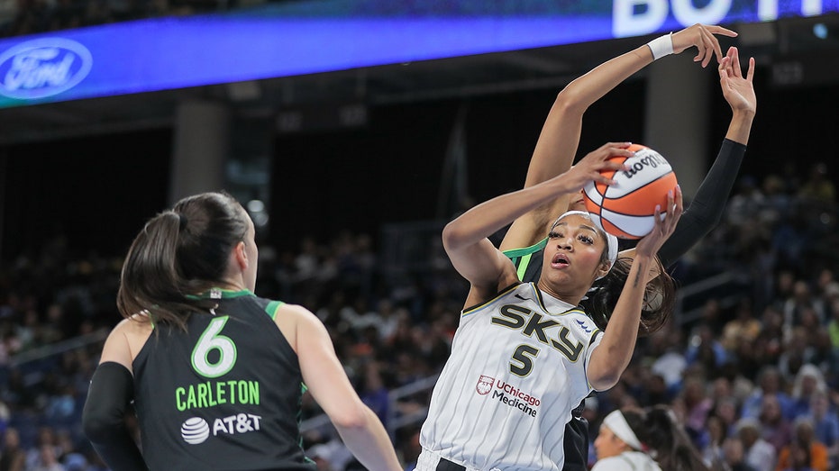 Sky's Angel Reese breaks WNBA record for consecutive double-doubles in season thumbnail