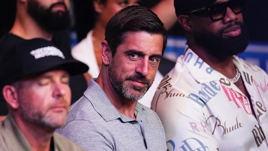 Aaron Rodgers makes appearance at UFC 303 amid Jets minicamp absence thumbnail
