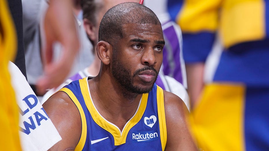 Warriors waive Chris Paul after 1 season with team thumbnail