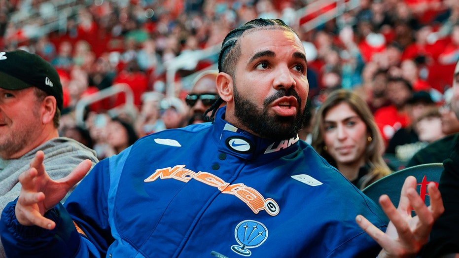 Drake suffers huge loss after betting on Oilers, Mavericks to win championships thumbnail