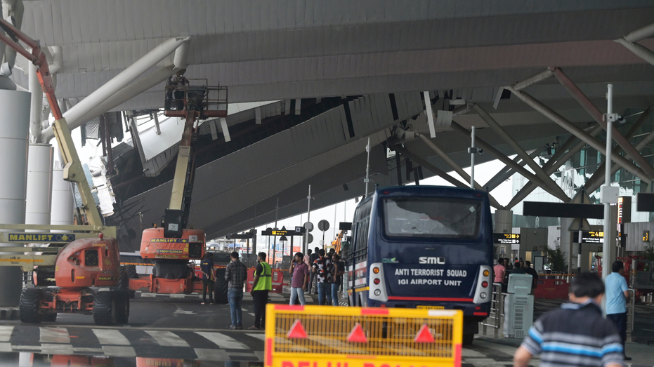 1 confirmed dead after severe rain causes roof collapse at India's New Delhi airport thumbnail