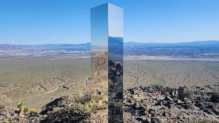 'Mysterious' Las Vegas monolith appears in desert
