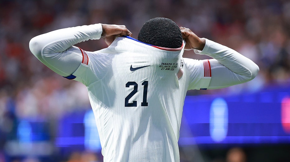 USMNT's Timothy Weah issued red card after striking Panama player in head