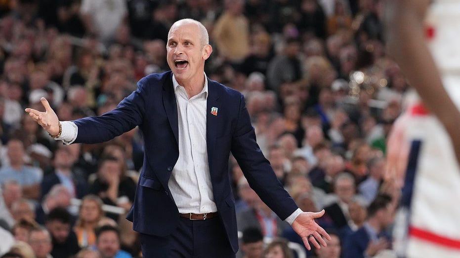 UConn’s Dan Hurley clarifies decision to reject Lakers’ coaching job: ‘I already had the leverage’