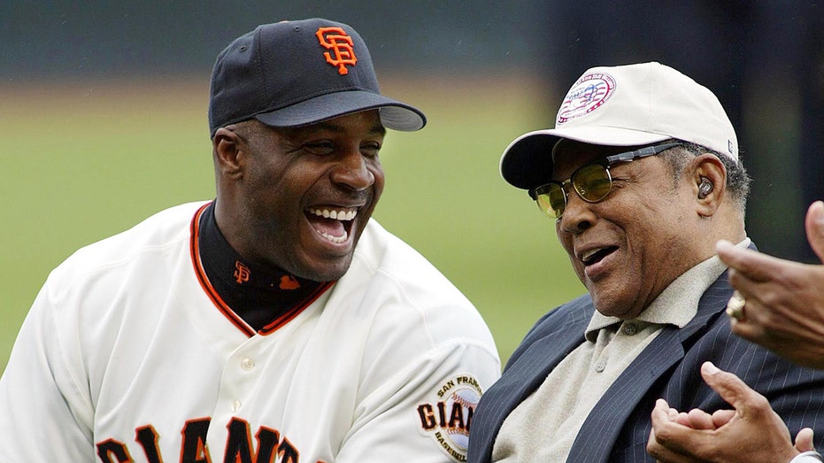 Barry Bonds, Willie Mays' godson, posts tribute to fellow Giants legend