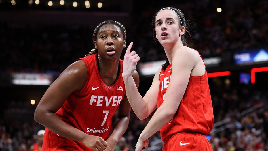 Caitlin Clark interrupts reporter to redirect questions to Fever teammate Aliyah Boston