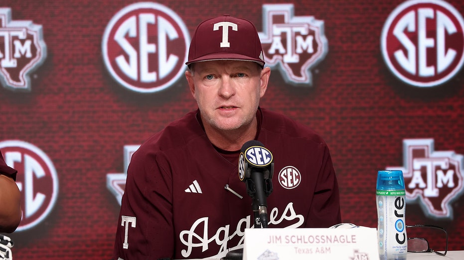 Ex-Texas A&M baseball coach apologizes to reporter for tense interaction after accepting new job thumbnail