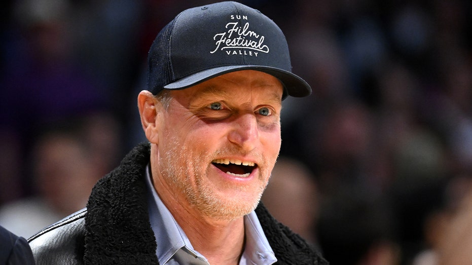 Woody Harrelson refuses to own a cell phone