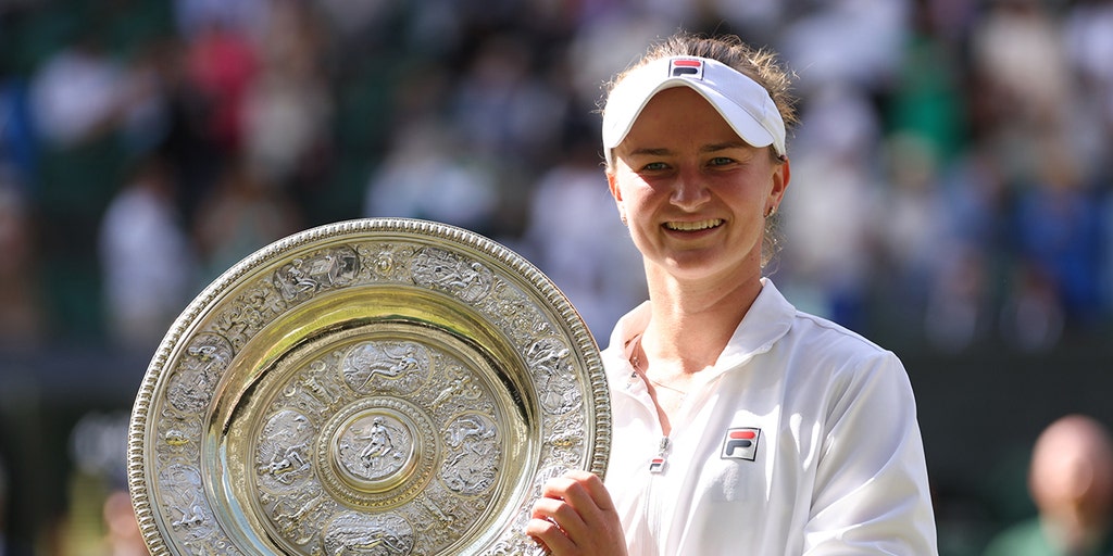 Barbora Krejcikova delivers thrilling Wimbledon women's final, wins second career Grand Slam title