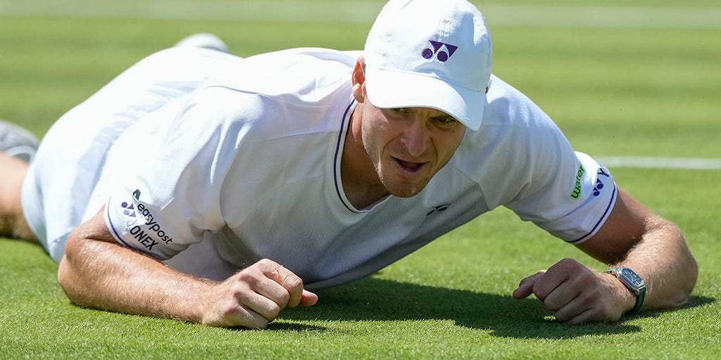 Hubert Hurkacz's Wimbledon bid stunningly ends after 2 valiant dives result in knee injury