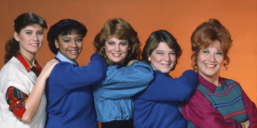 洋楽  JONES The Facts of Life Amazon.com: The Facts of Life: The Complete Series [DVD