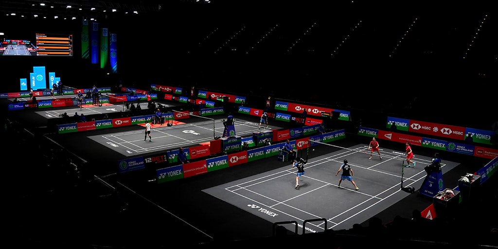 Chinese badminton player, 17, dies after collapsing during match