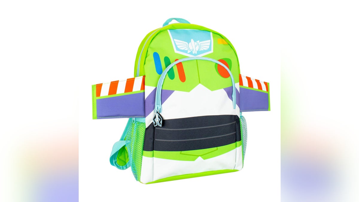Help your child fly with their own Buzz Lightyear bag. 