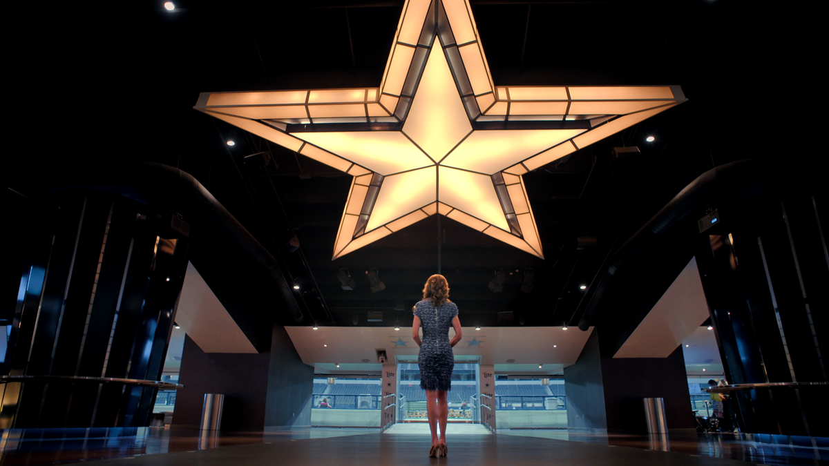 kelli finglass standing underneath a giant star light