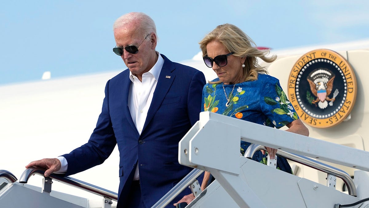 Joe and Jill Biden get off Air Force One