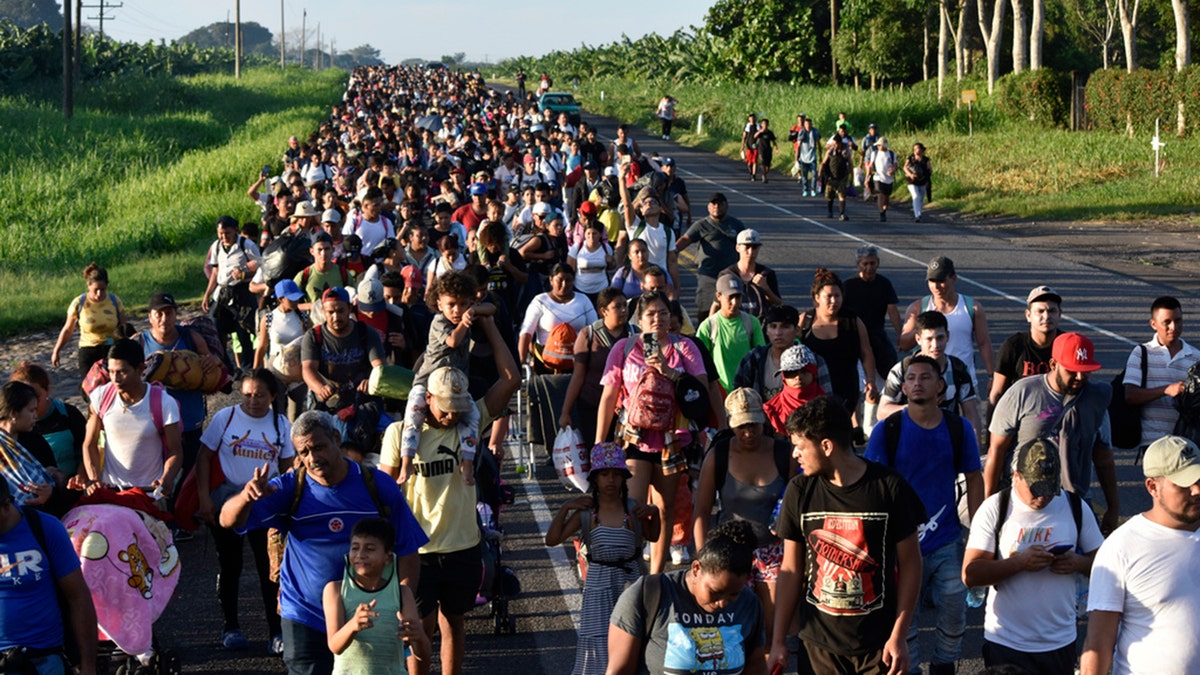 Migrants border caravan