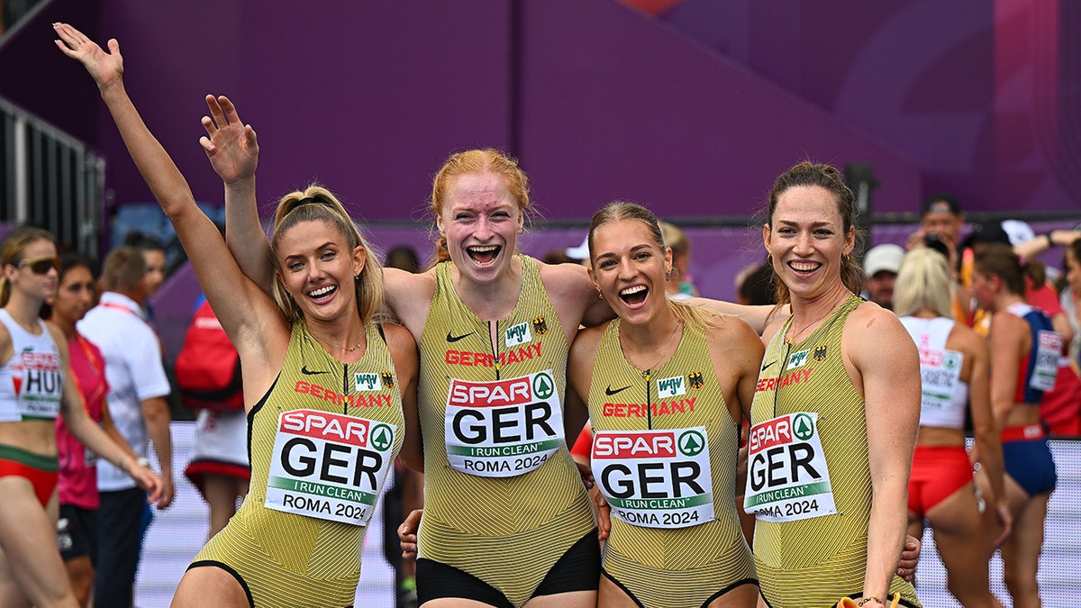 Alica Schmidt and her teammates in Italy