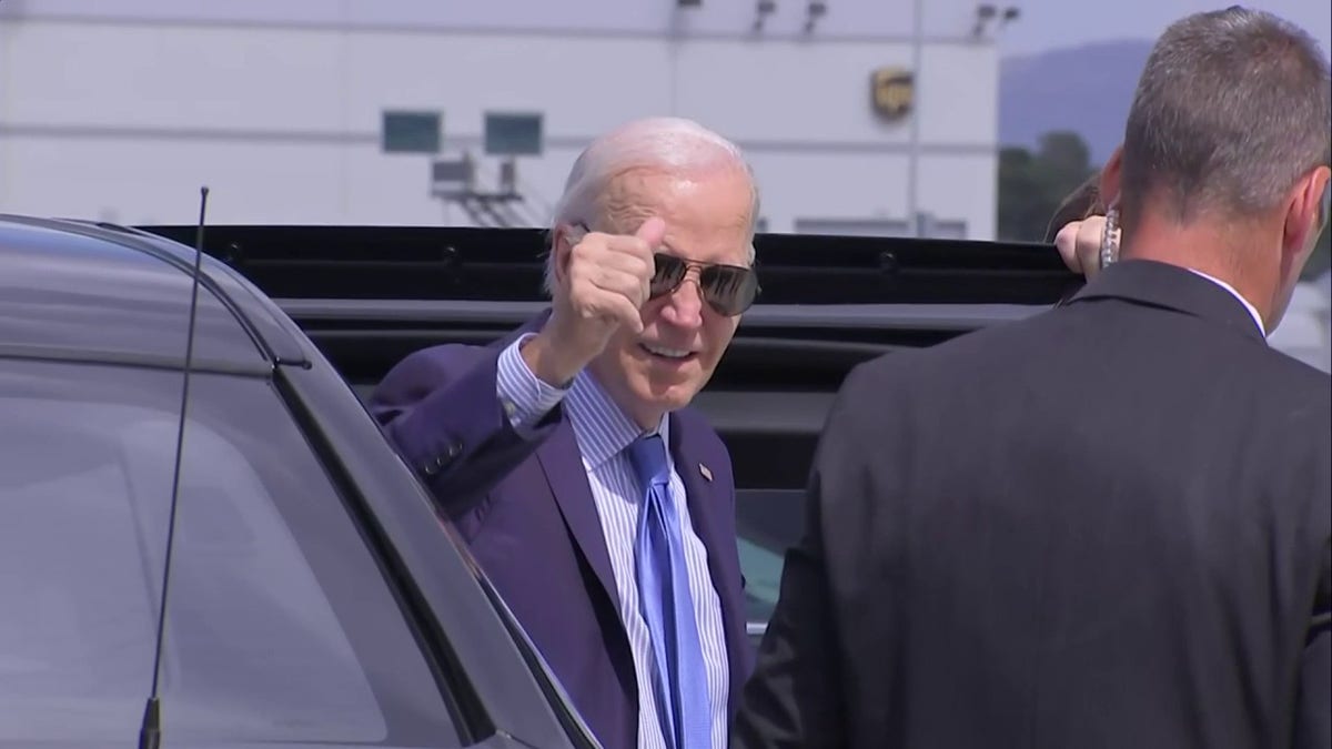 Biden gives thumbs up after being diagnosed with COVID
