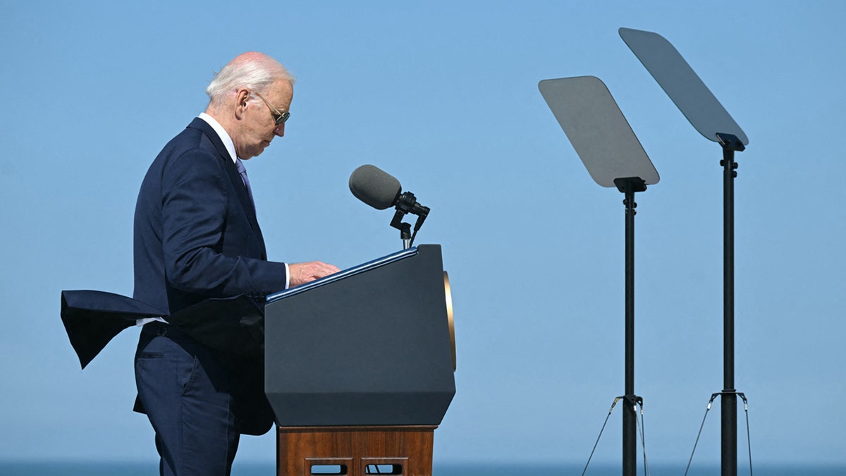 Biden with teleprompters