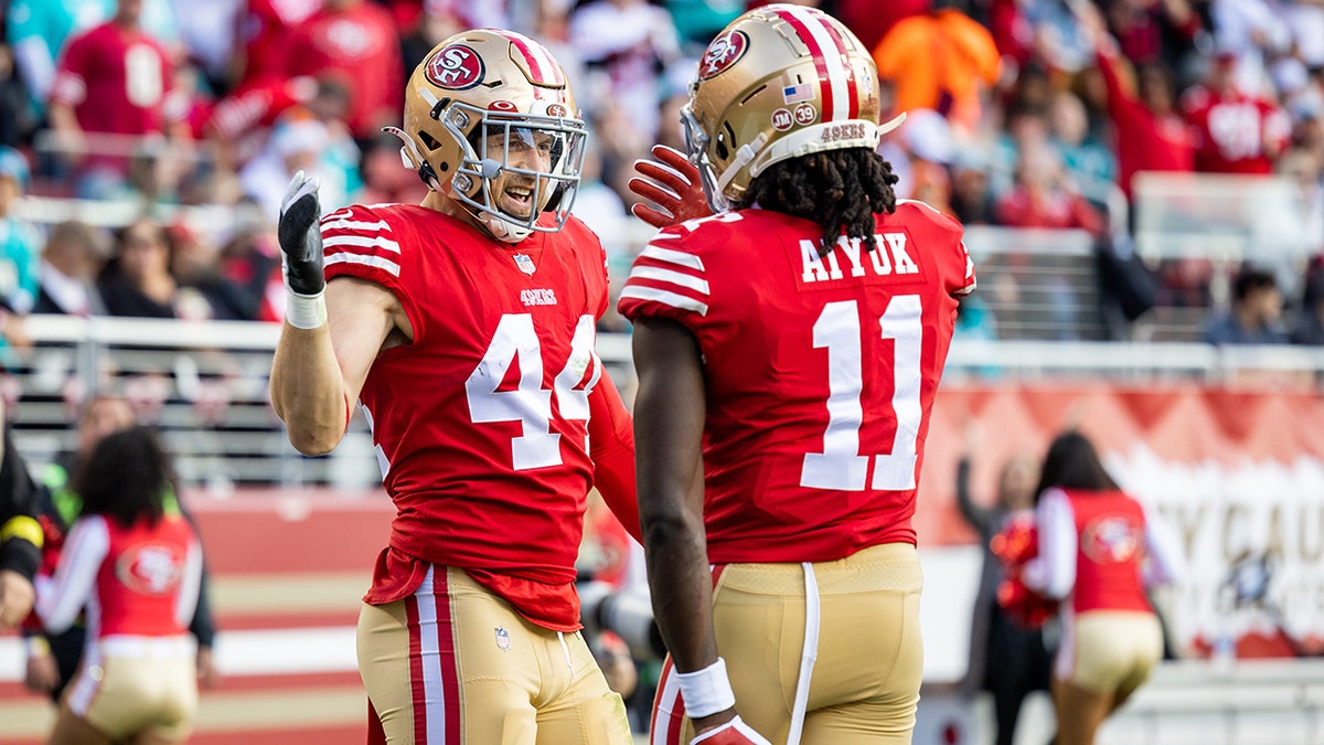 Kyle Juszczyk and Brandon Aiyuk celebrate