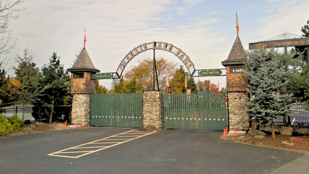 La entrada al Parque del Lago Canobie