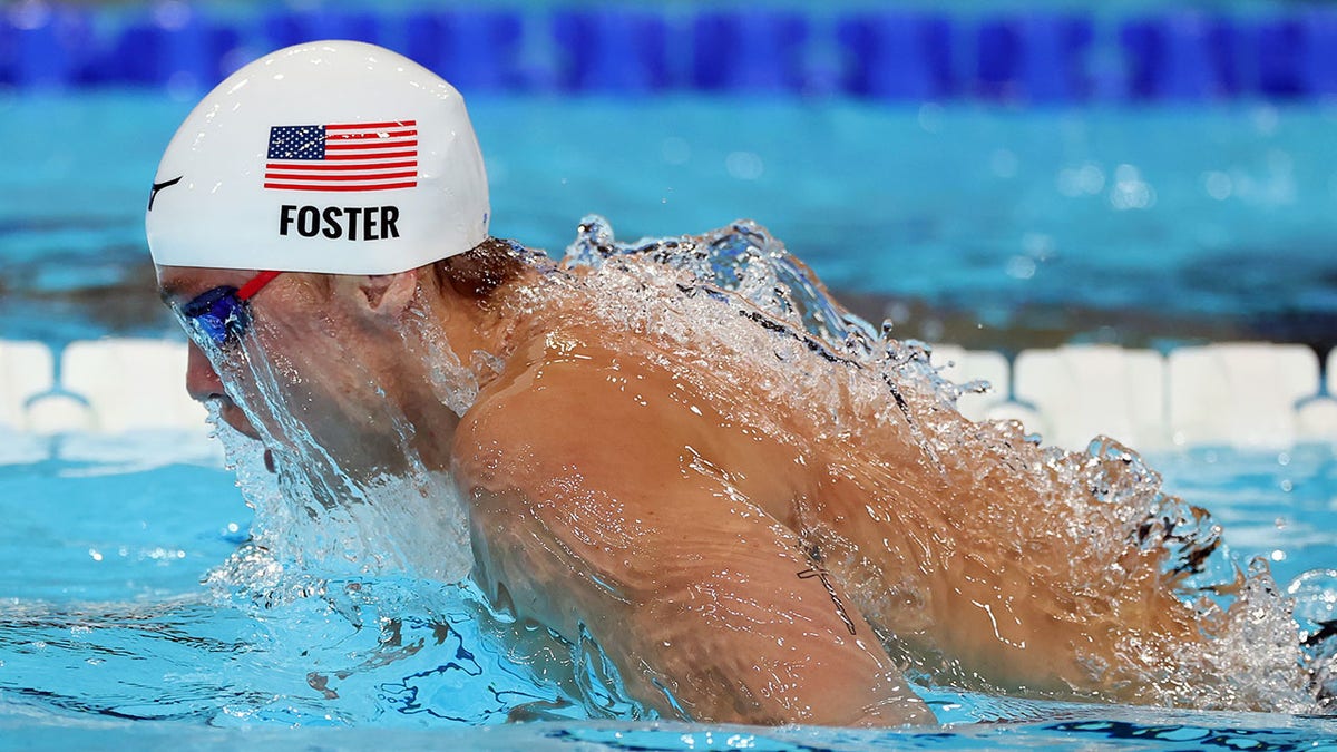 Carson Foster swims