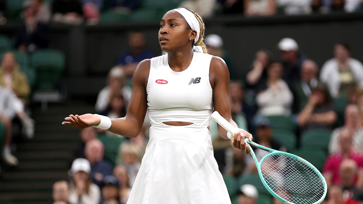 Coco Gauff reacciona en la pista