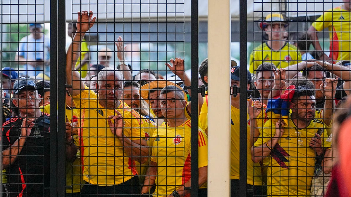 Copa América fans create chaotic scene before ArgentinaColombia final