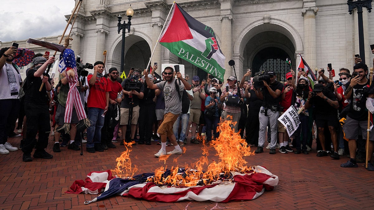 Flag burning in DC