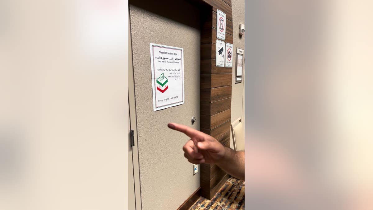 Una cabina de votación en un hotel de Seattle permitió a los ciudadanos iraníes emitir su voto en las elecciones de la República Islámica. Cortesía de Mirra Nassiri.