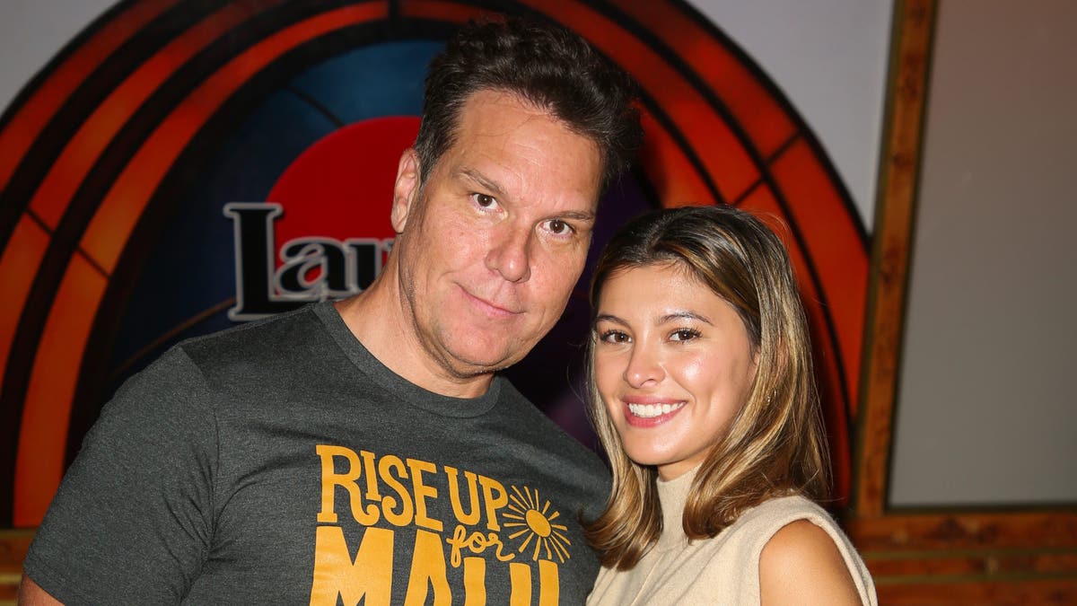 dane cook and kelsi taylor smiling at the laugh factory