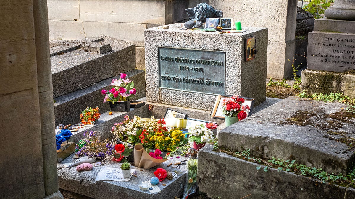 Grave site of Jim Morrison.