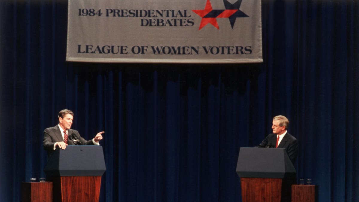 1984 presidential election debate with Reagan on the left, Mondale on the right