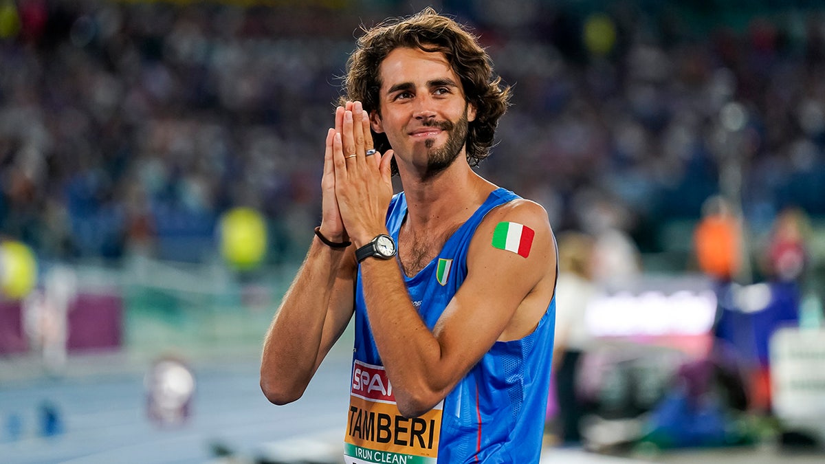Gianmarco Tamberi salutes crowd