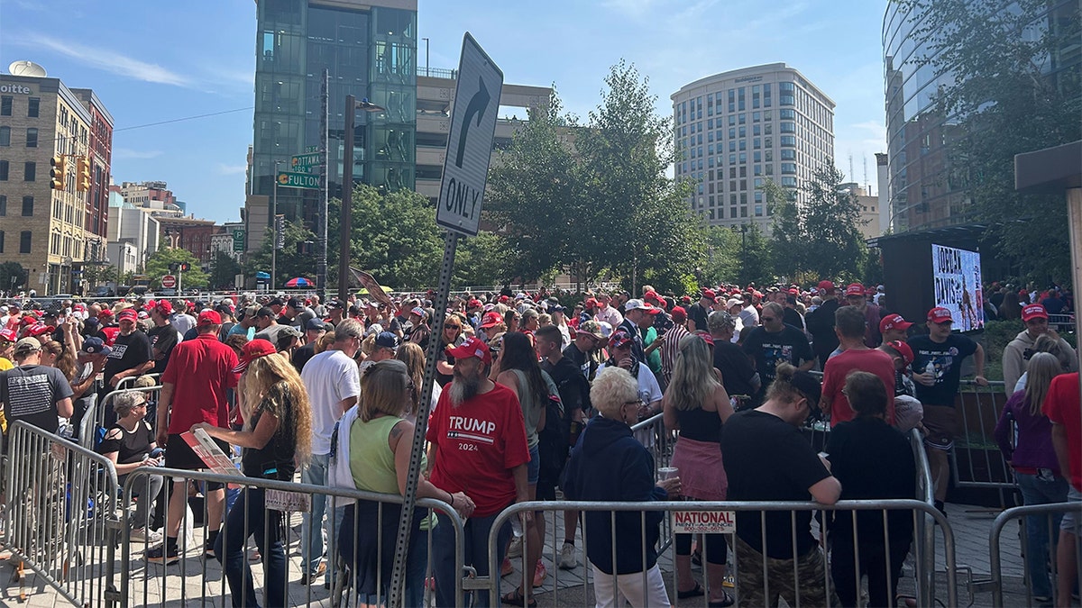 Trump Rally Grand Rapids crowd