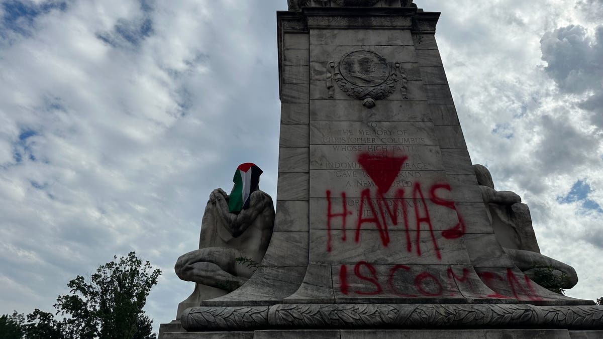 Protesters vandalize Union Square with "Hamas is coming"