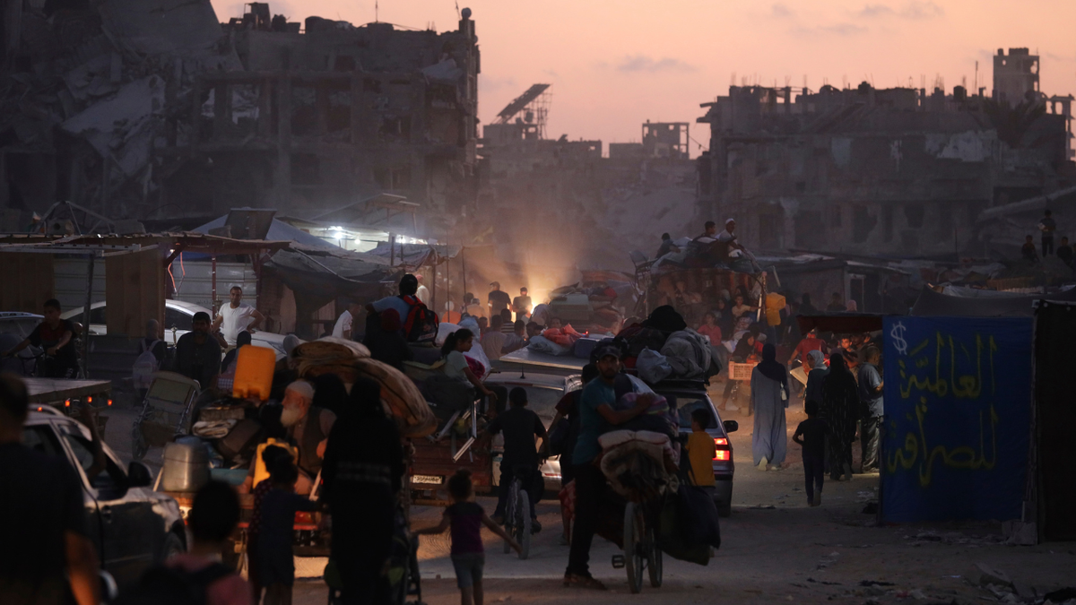 Palestinians flee