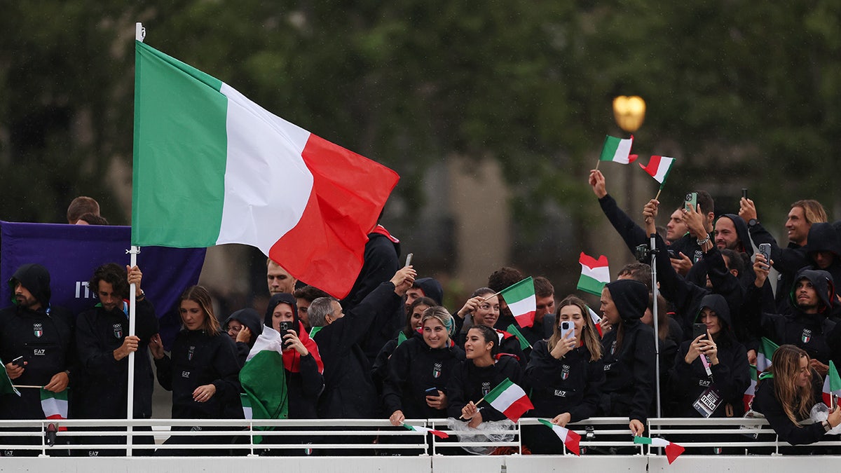 Gianmarco Tamberi waves flag