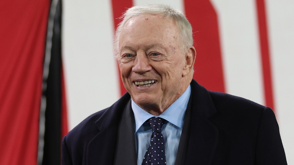 Jerry Jones at the Cowboys-Bucs game