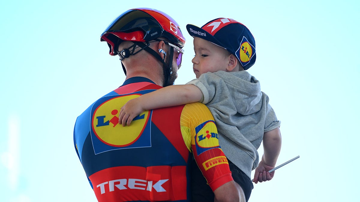 French cyclist Julien Bernard fined for kissing wife, son during Tour ...