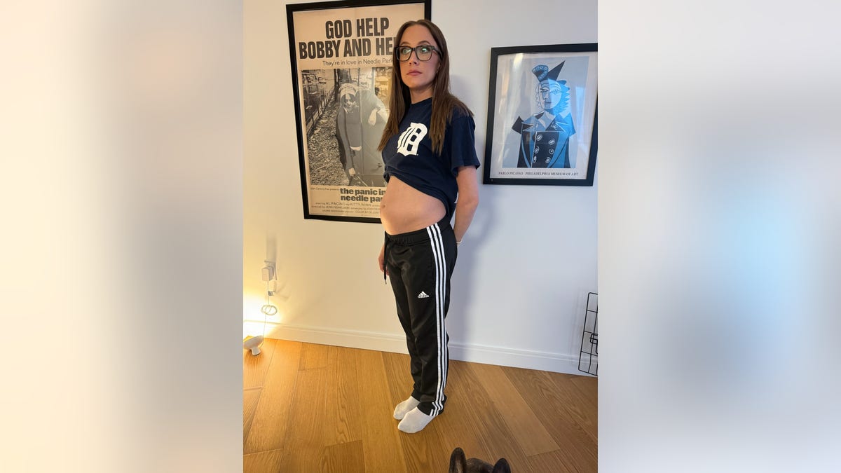 Kat Timpf shows off her baby bump