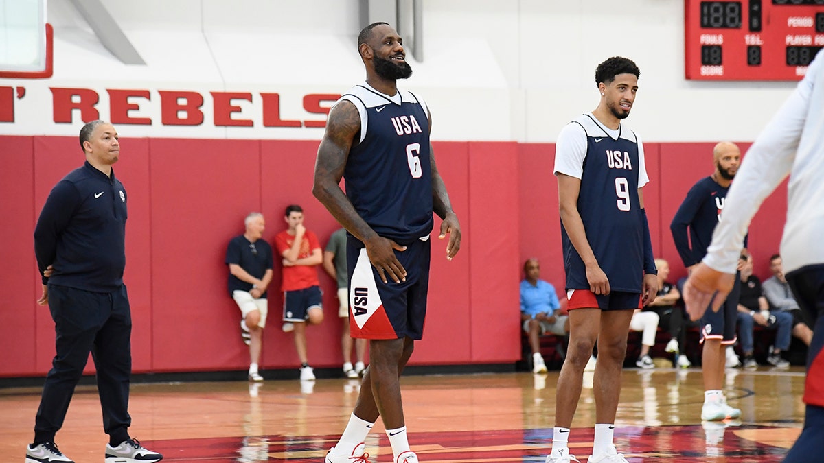 LeBron James en el entrenamiento de USA Basketball