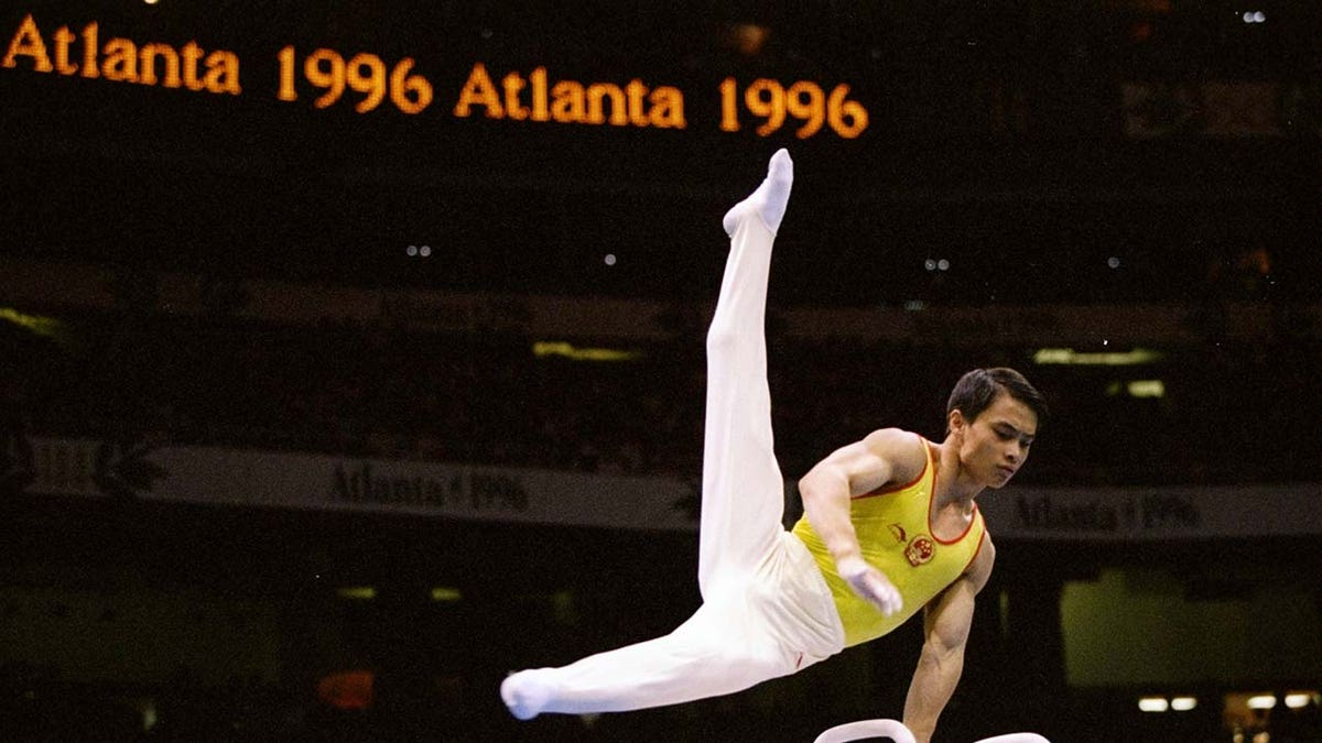 Xiaoshuang Li at the men's all-around competition