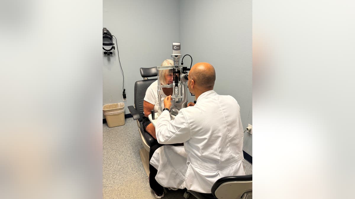 Florida woman says playing pickleball saved her sight: ‘I was really worried’ 1 Linda Corcoran and Dr. Matthew Cunningham